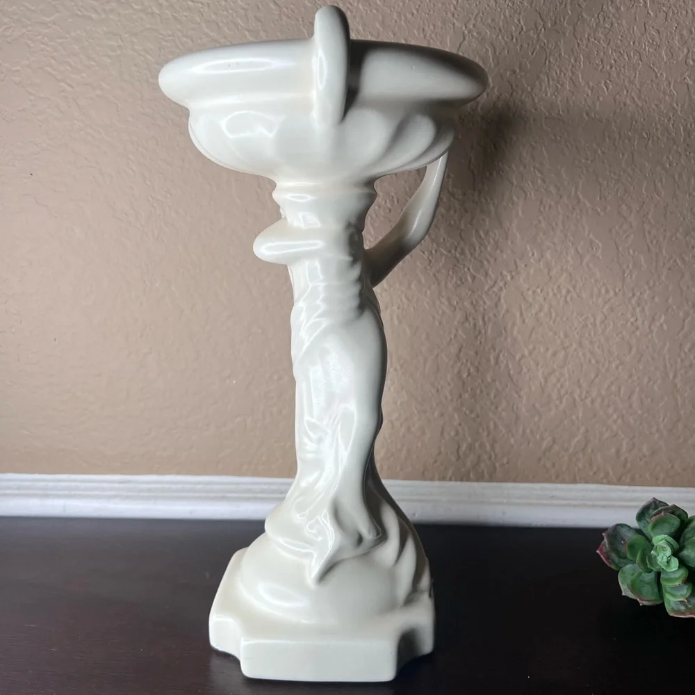 Haeger sculptural pedestal